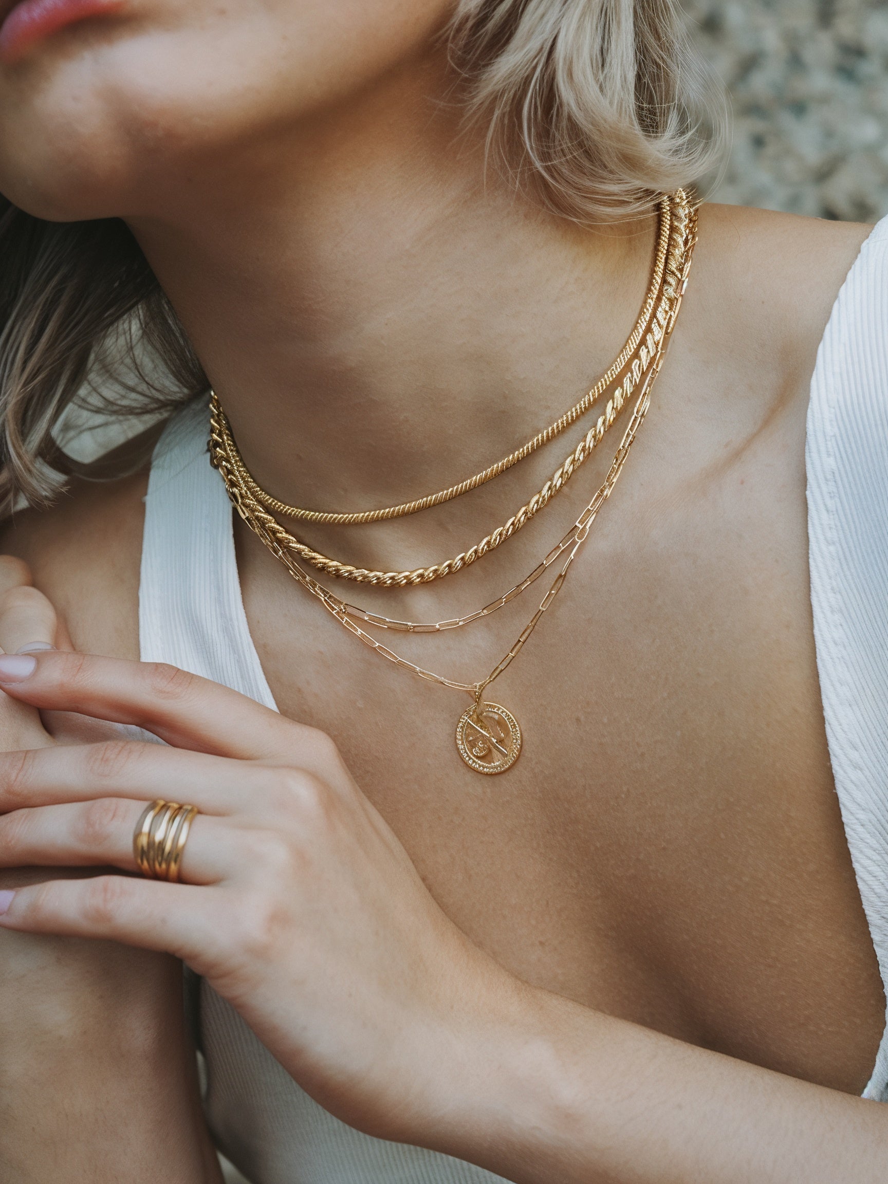 Goldene Halsketten von Mercy’s Jewelry – elegante Ketten für Damen, wasserfest und vergoldet