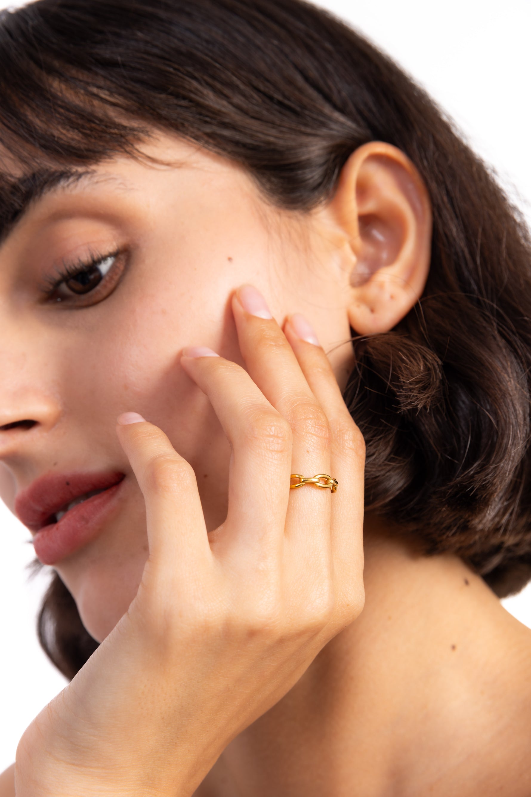 Olyra Ring – Edelstahl 18K vergoldet, Kettenring mit Gliederdesign, seitlich am Finger getragen