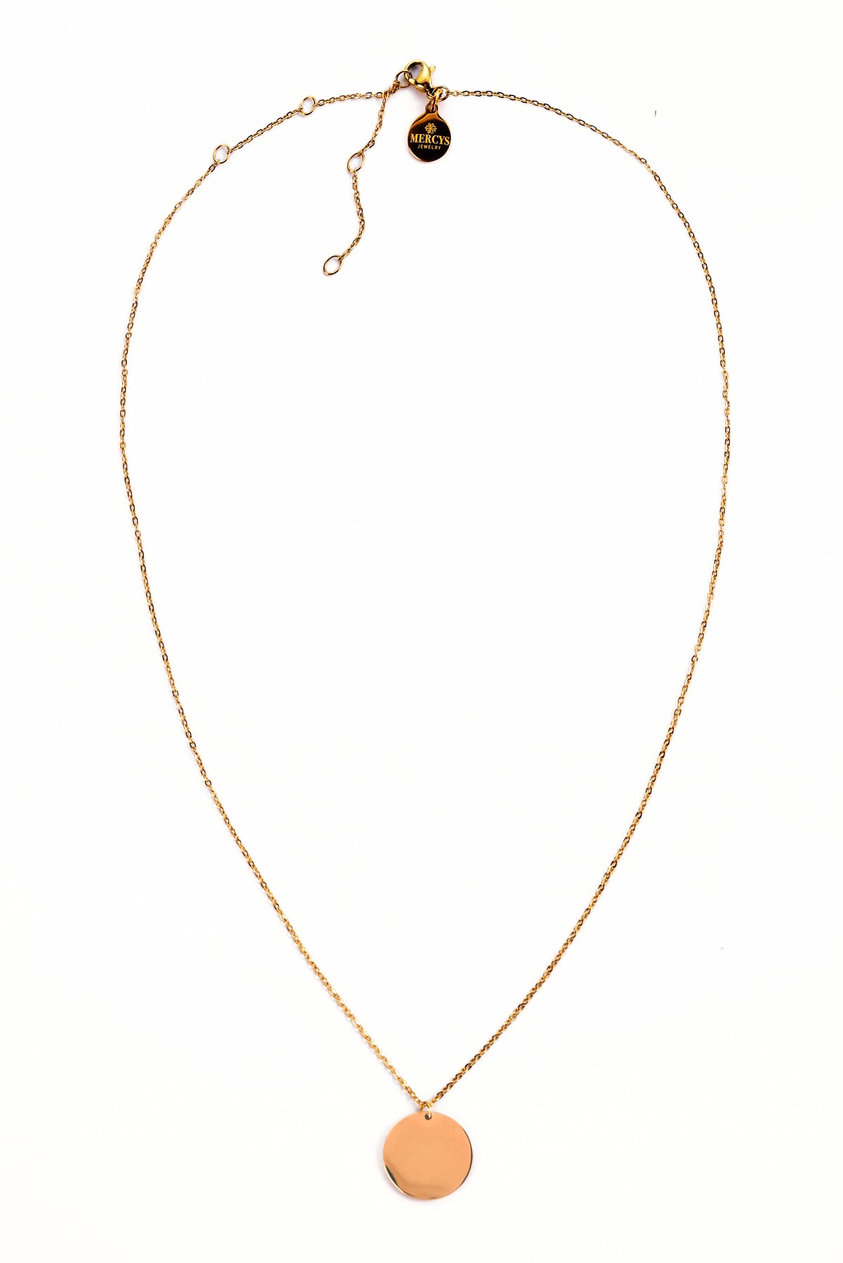 Elysian Layers Kette – Edelstahl 18K vergoldet, Kette mit großem Coin-Anhänger und Verschluss, freigestelltes Produktfoto