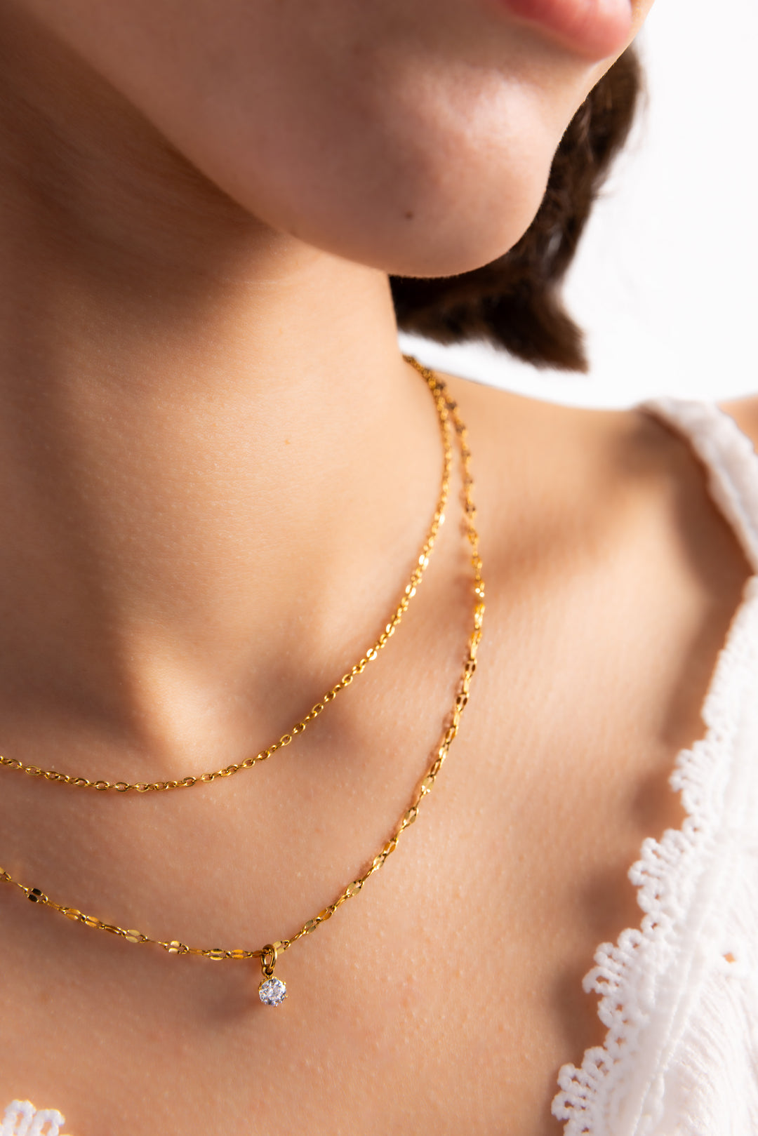 Lirae Layers Kette von Mercy’s Jewelry – Edelstahl 18K vergoldet, filigrane Layering-Kette mit Zirkonia-Stein, Nahaufnahme