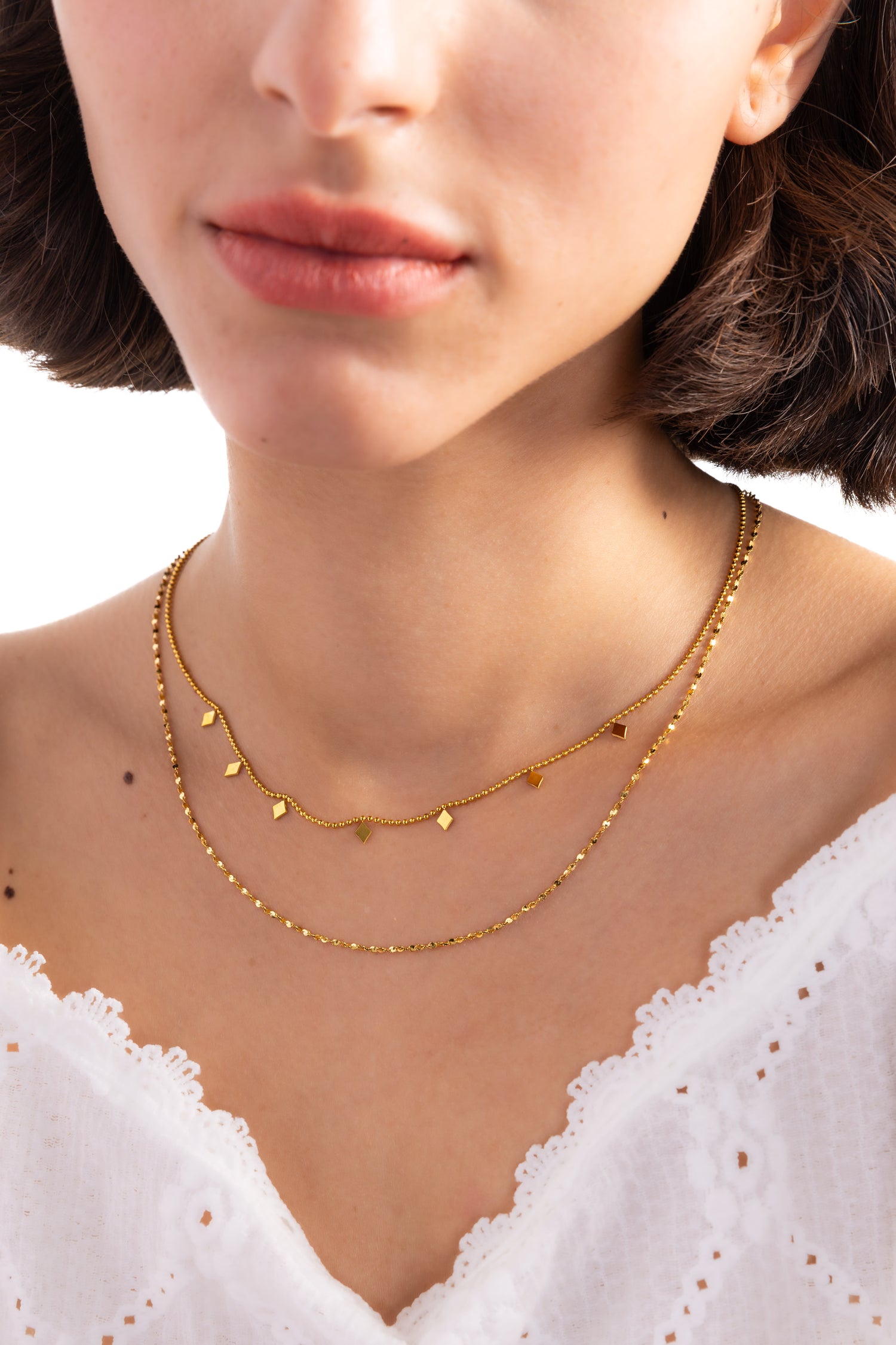 Zelina Kette – Edelstahl 18K vergoldet, zweireihige Layering-Kette, Nahaufnahme am Hals getragen