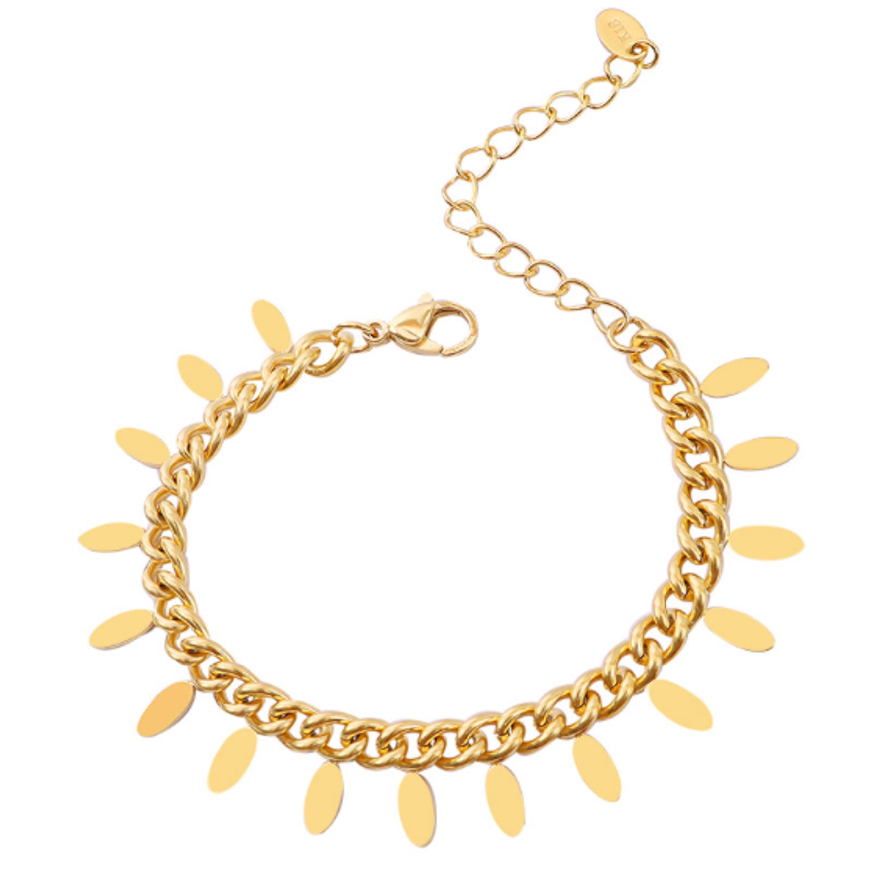 Marvella Armband aus Edelstahl 18K vergoldet mit goldenen Leaf-Charms, Freistellerbild auf weißem Hintergrund