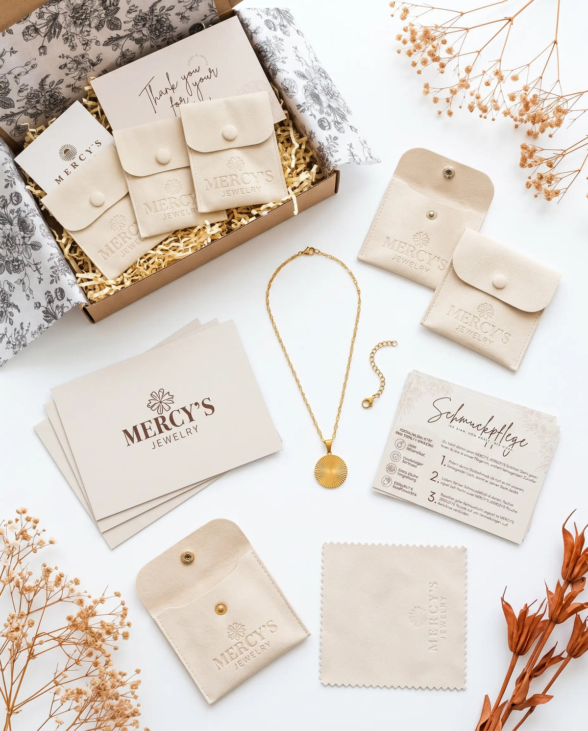 MERCY'S Ritual Unboxing mit Goldkette, Schmuckpouches, Poliertuch, Manifest-Karte und Premium-Versandbox