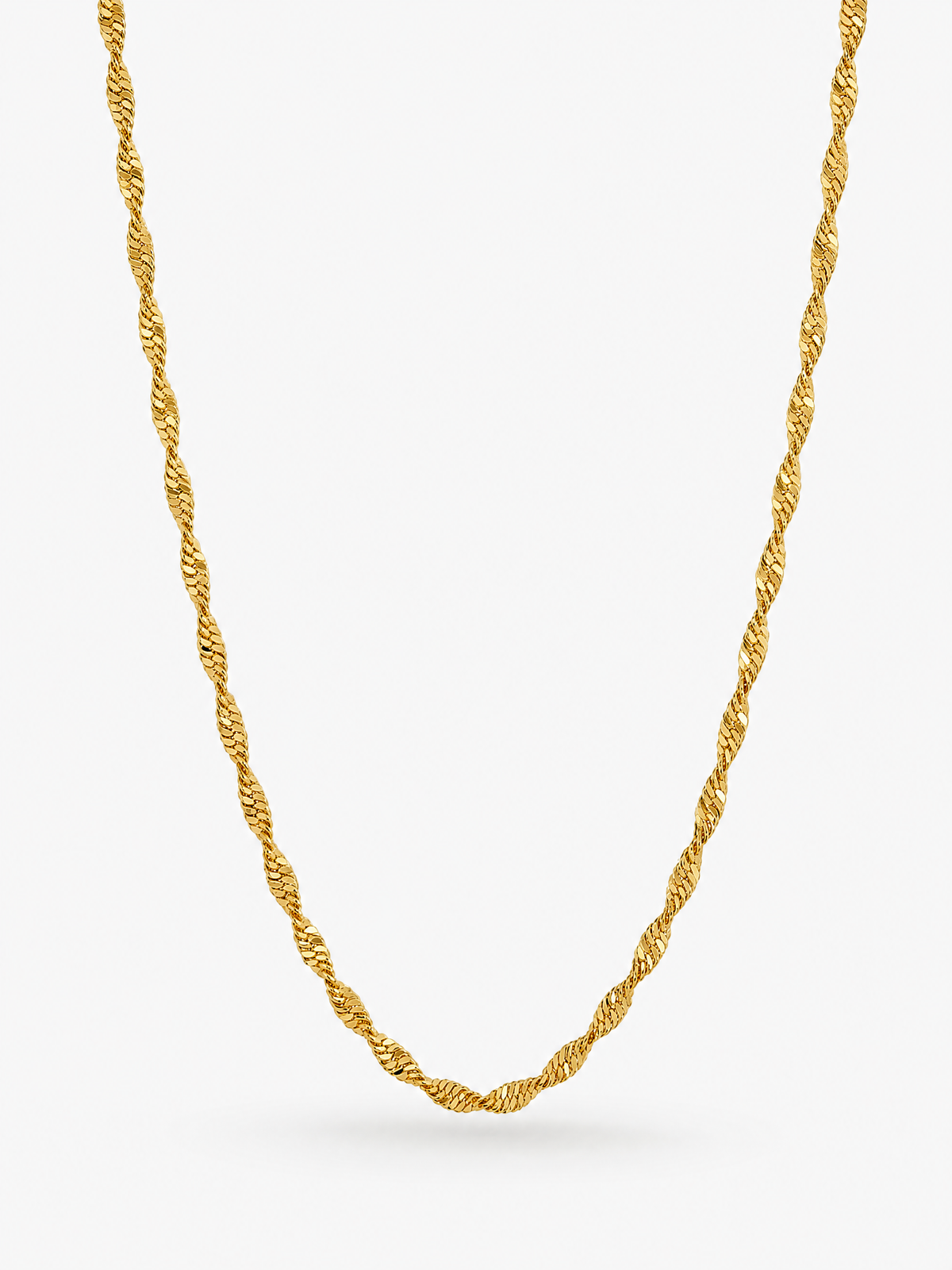 MERCY'S Solira Kette in Gold, wasserfeste Singapur-Kette mit gedrehten Gliedern, freigestellt vor hellem Hintergrund