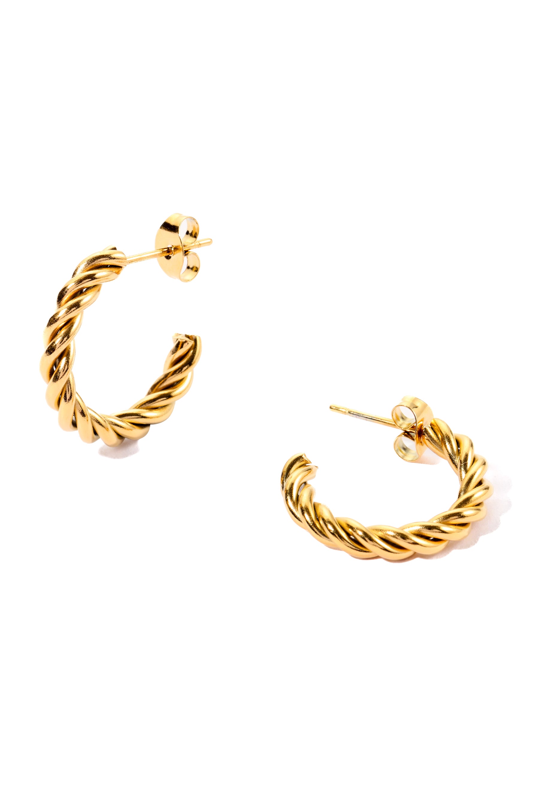 Rilani Kreolen Edelstahl 18K vergoldet – freigestelltes Produktbild der goldenen Creolen im Rope-Twist Look