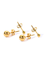 Mino Studs Ohrstecker Edelstahl 18K vergoldet – freigestelltes Produktbild, kleine goldene Ohrstecker in Kugelform